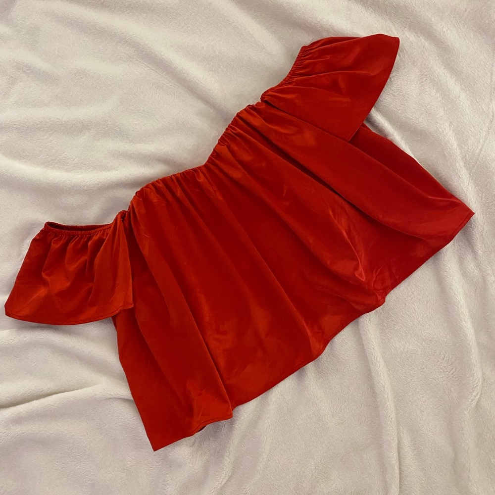 Red salsa holster top with off shoulder loose straps. Size L
